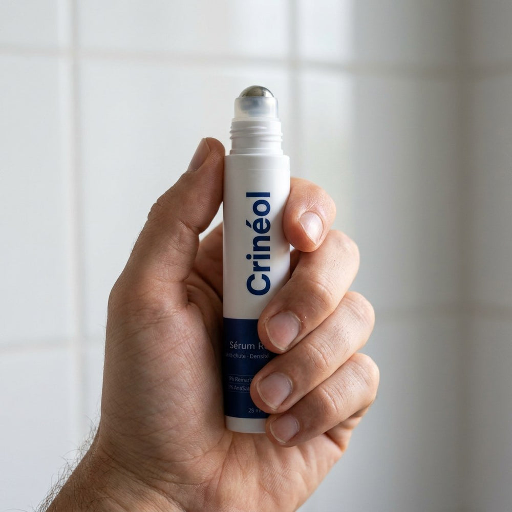 Flacon Crinéol tenu en main, format 75 ml